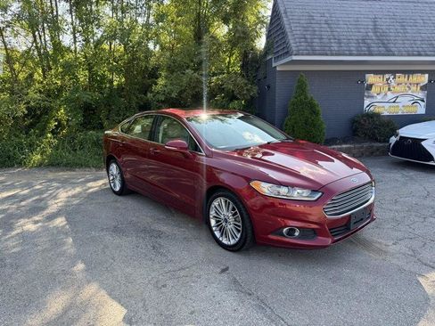 Used 2015 Ford Fusion SE w/ Equipment Group 202A FWD image 3