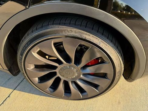 Used 2023 Tesla Model Y Performance AWD/4WD image 30