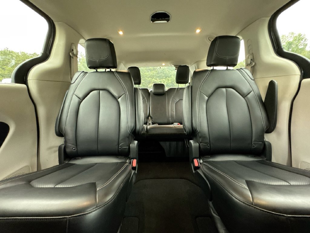 Used 2023 Chrysler Pacifica Touring-L w/ Uconnect Theater Family Group AWD/4WD image 34