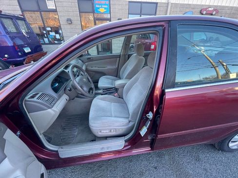 Used 2004 Toyota Camry LE image 9