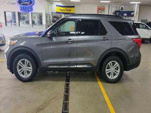 Certified 2023 Ford Explorer XLT w/ Equipment Group 202A AWD/4WD image 2