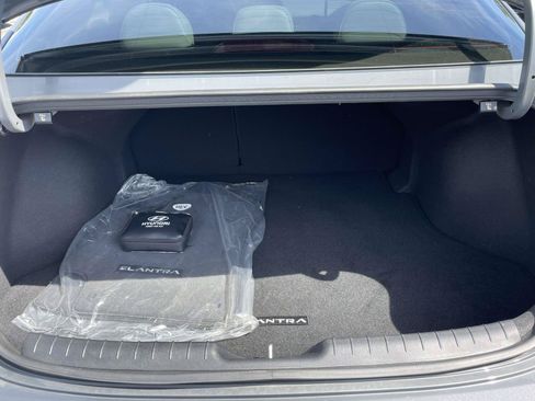 Used 2025 Hyundai Elantra Limited FWD image 9