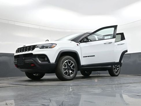 Used 2024 Jeep Compass Trailhawk image 46