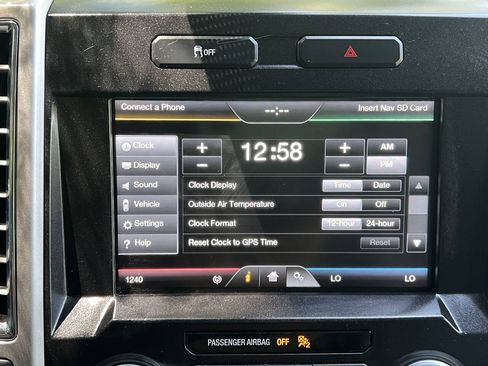 Used 2015 Ford F150 Lariat w/ Equipment Group 502A Luxury AWD/4WD image 34