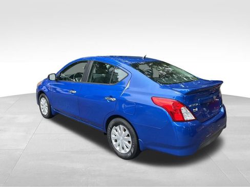 Used 2016 Nissan Versa SV FWD image 3