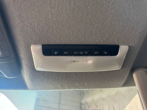 Used 2018 Nissan Kicks SR w/ Exterior Package FWD image 26