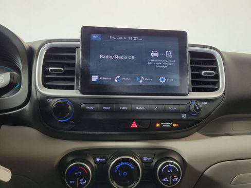 Used 2023 Hyundai Venue SEL FWD image 19