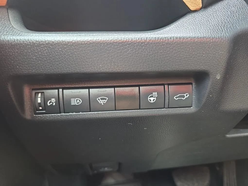 Used 2021 Toyota RAV4 XLE Premium AWD/4WD image 24