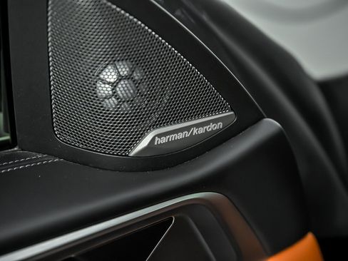 Used 2021 BMW M4 Coupe w/ M Carbon Exterior Package RWD image 16