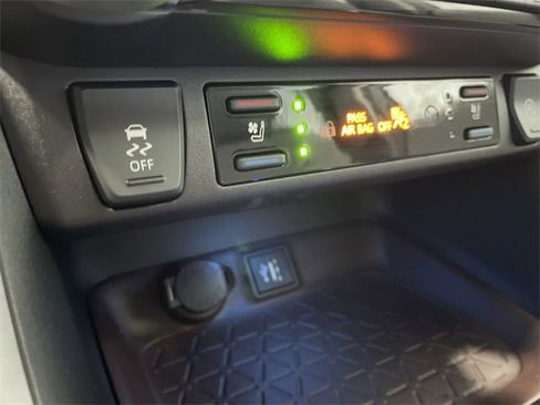 Used 2025 Toyota RAV4 Limited image 31