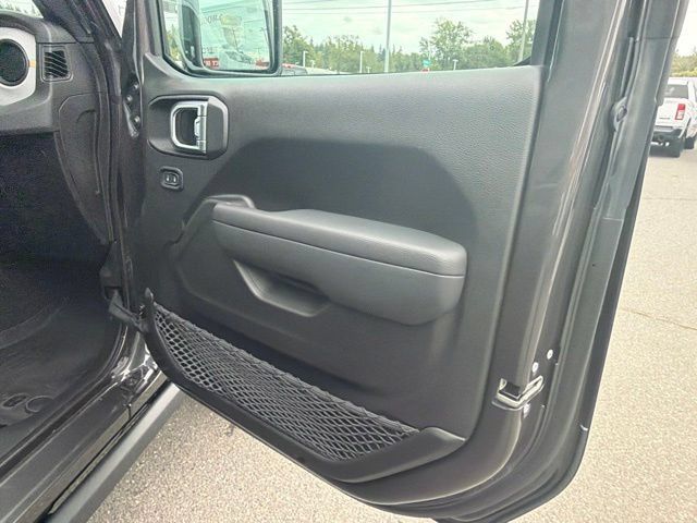 Used 2024 Jeep Wrangler Unlimited Sport AWD/4WD image 8