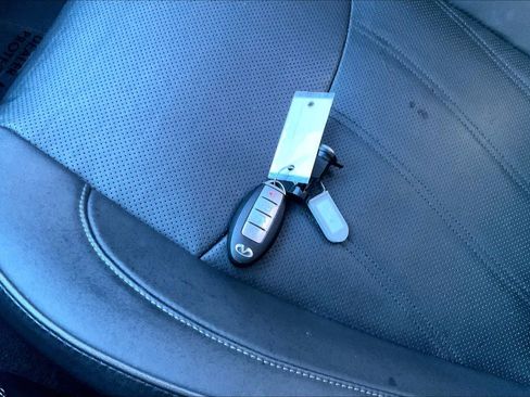 Used 2015 INFINITI Q70 Hybrid w/ Deluxe Touring Package image 13