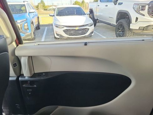 Used 2022 Chrysler Pacifica Touring-L w/ Uconnect Theater Family Group image 13