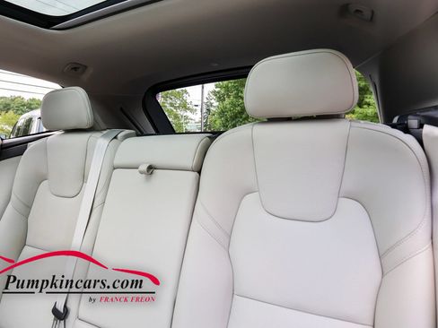 Used 2023 Volvo XC60 B5 Plus w/ Climate Package AWD/4WD image 19