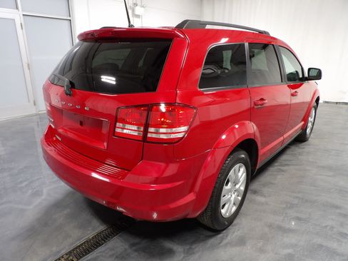 Used 2019 Dodge Journey SE FWD image 4