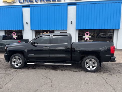Used 2017 Chevrolet Silverado 1500 LTZ Z71 w/ LTZ Plus Package image 13