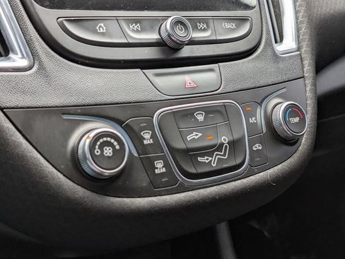 Used 2018 Chevrolet Malibu LT FWD image 35
