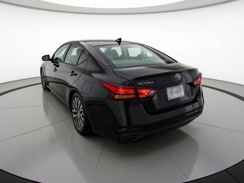 Used 2025 Nissan Altima 2.5 SV FWD image 6