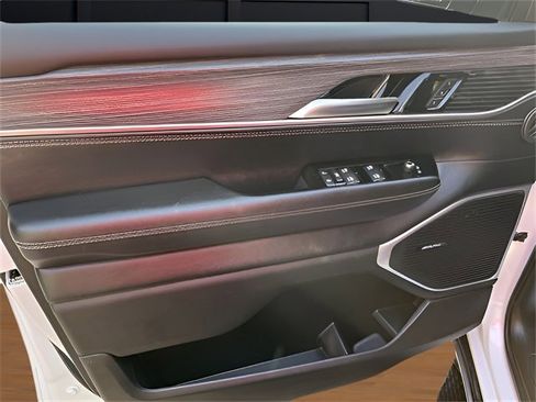 Used 2023 Jeep Wagoneer L Series II image 26