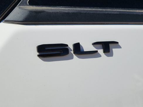 Used 2022 GMC Terrain SLT w/ Elevation Edition image 9