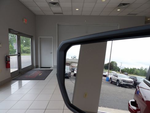 Used 2024 Chevrolet Colorado LT w/ LT Convenience Package III AWD/4WD image 7