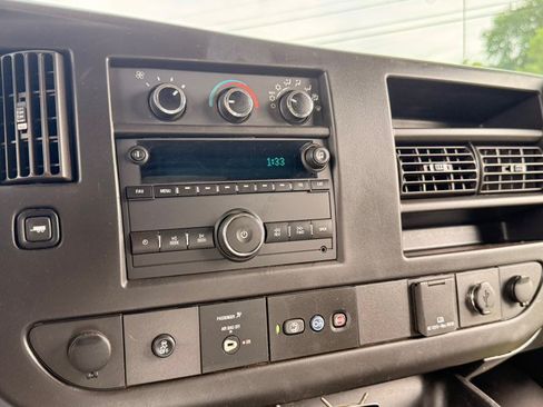 Used 2018 Chevrolet Express 3500 w/ Power Convenience Package RWD image 18