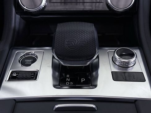 Used 2023 Jaguar F-PACE SVR image 36