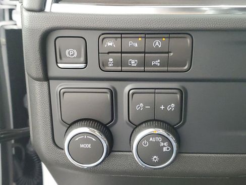 Used 2025 Chevrolet Suburban LS image 27