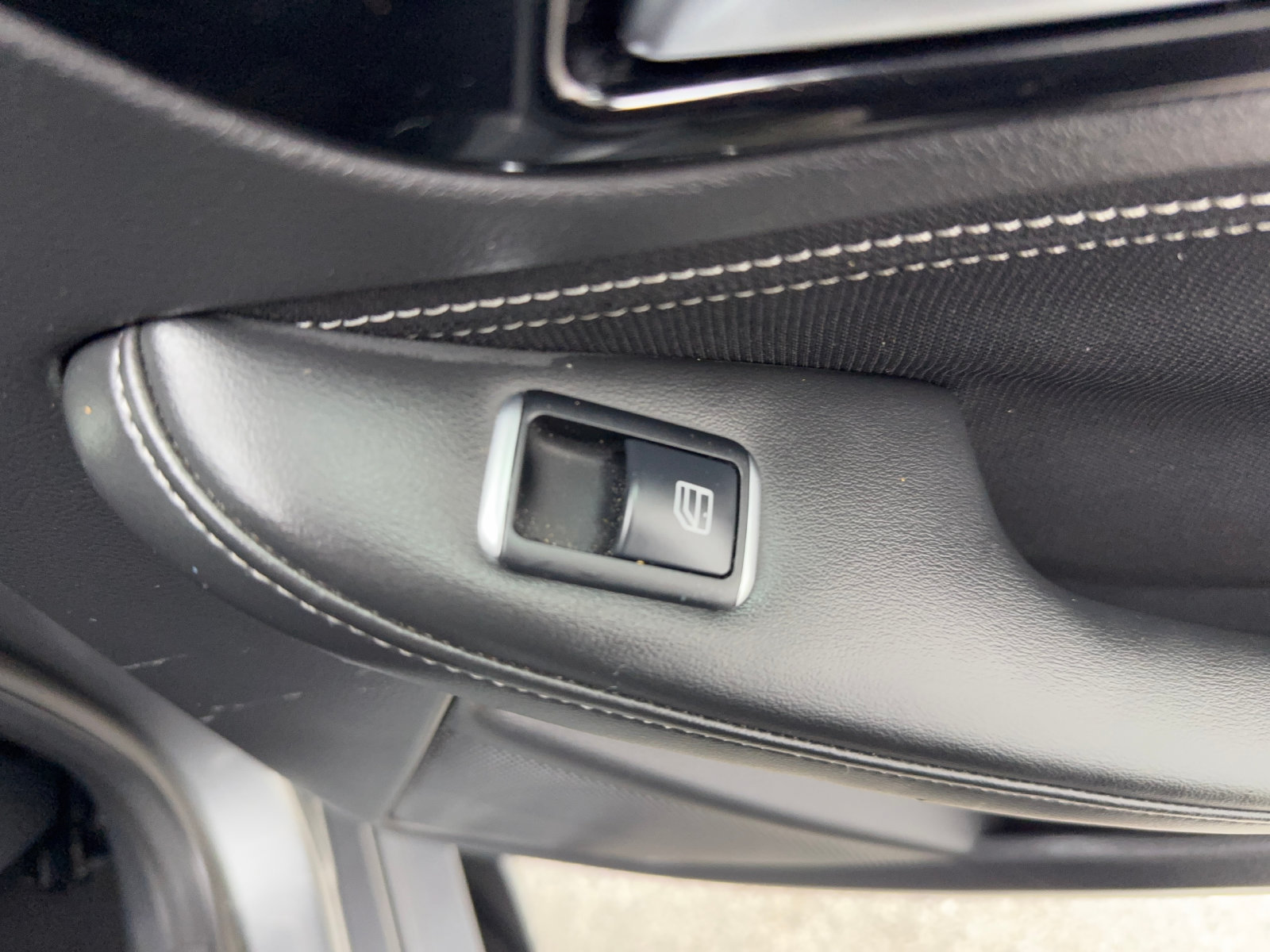 Used 2019 INFINITI QX30 FWD image 38