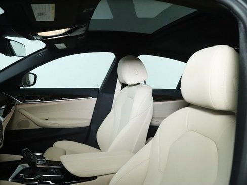 Used 2020 BMW 530i xDrive w/ Premium Package image 29