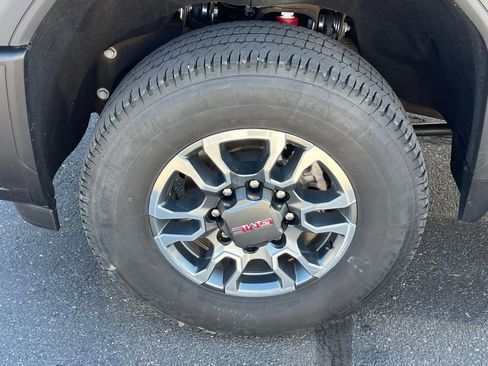 Used 2024 GMC Sierra 2500 SLT w/ SLT Convenience Package image 14