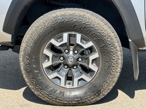 Used 2023 Toyota Tacoma TRD Off-Road w/ TRD Premium Off Road Package AWD/4WD image 13