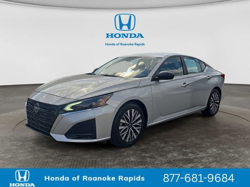 Used 2024 Nissan Altima 2.5 SV FWD image 1
