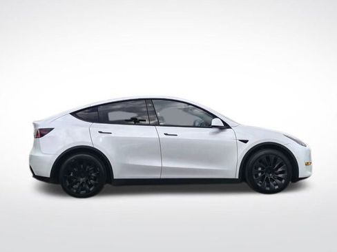 Used 2021 Tesla Model Y Long Range image 8