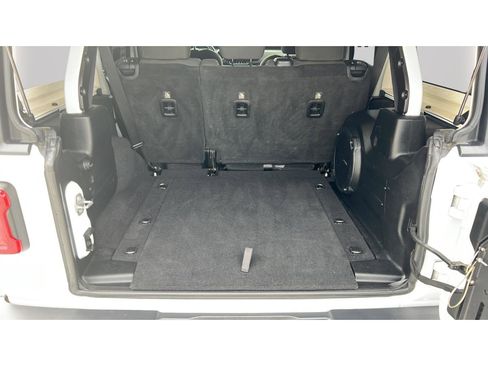 Used 2018 Jeep Wrangler Unlimited Sahara AWD/4WD image 17