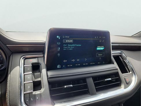 Used 2024 Chevrolet Suburban LT RWD image 24