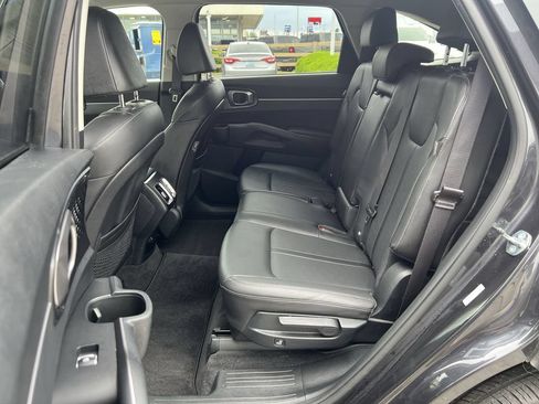 Used 2025 Kia Sorento S FWD image 23