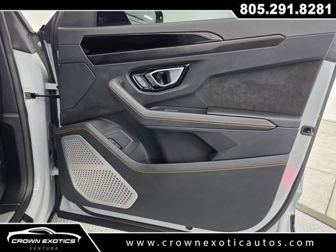 Used 2022 Lamborghini Urus AWD/4WD image 13