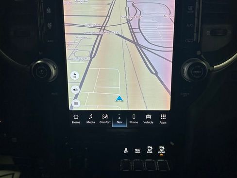 Used 2025 RAM 2500 Laramie image 29