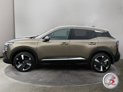 Used 2025 Nissan Kicks SR image 4