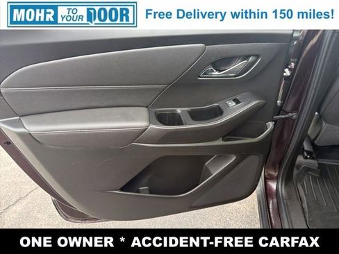 Used 2023 Chevrolet Traverse LT image 30