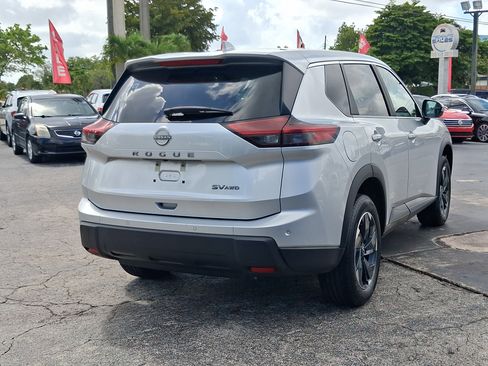 Used 2024 Nissan Rogue SV AWD/4WD image 5