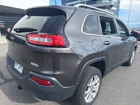 Used 2016 Jeep Cherokee Latitude w/ Cold Weather Group AWD/4WD image 5