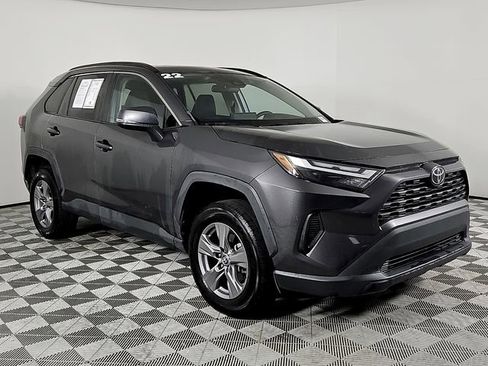 Used 2022 Toyota RAV4 XLE w/ Convenience Package image 3