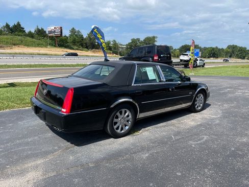 Used 2009 Cadillac DTS w/ Sun And Sound Package FWD image 5