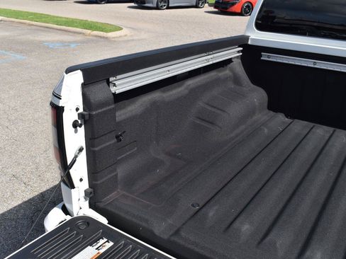 Certified 2025 Nissan Frontier SV w/ SV Convenience Package RWD image 12