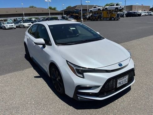 Used 2024 Toyota Corolla SE FWD image 3