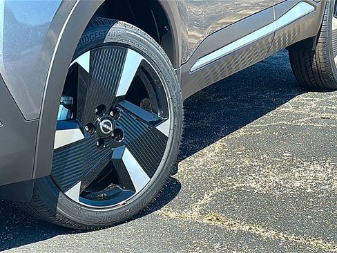 New 2026 Nissan Kicks SR w/ Cold Weather Package FWD image 3
