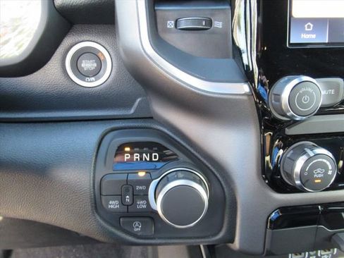 New 2026 RAM 1500 Express AWD/4WD image 23