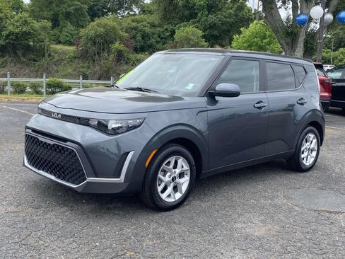 Used 2023 Kia Soul LX w/ Option Group 015 FWD image 3